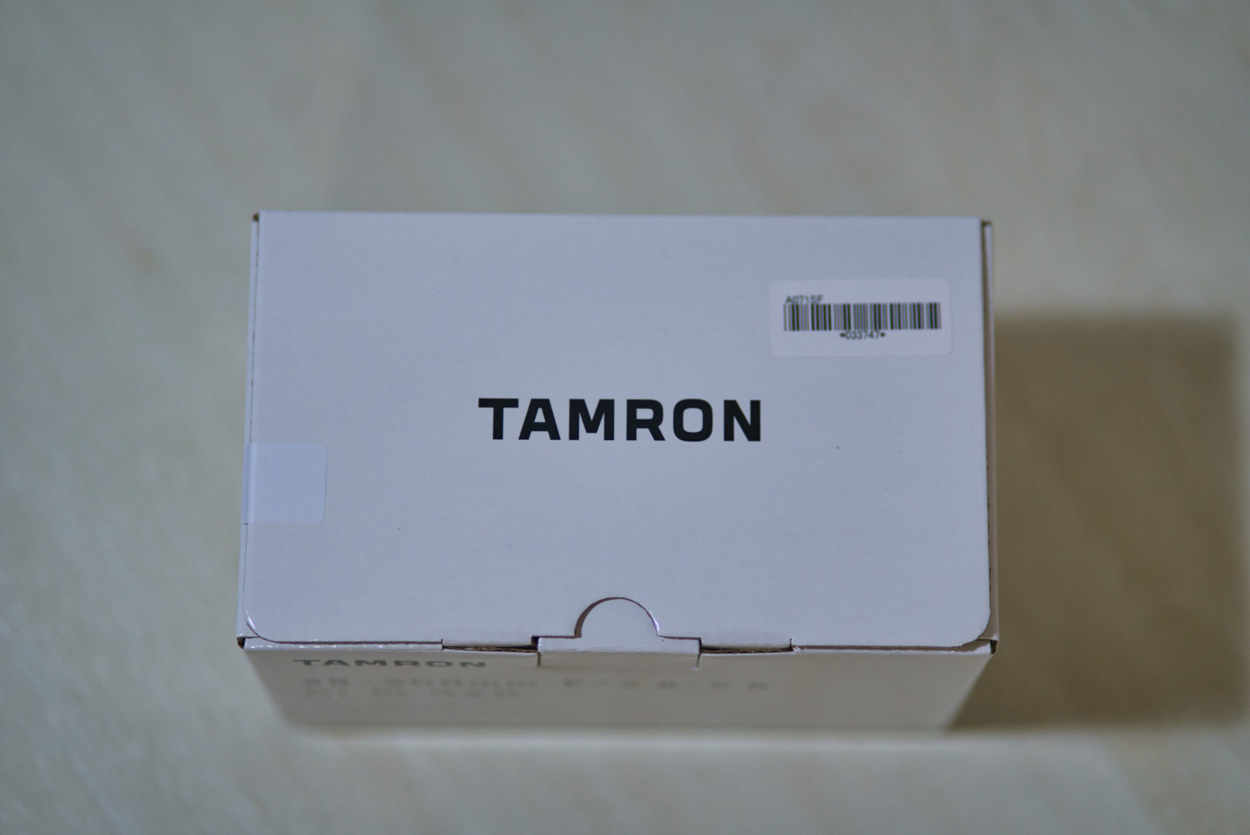 TAMRON 28-200mm F/2.8-5.6 Di III RXD の外箱上面