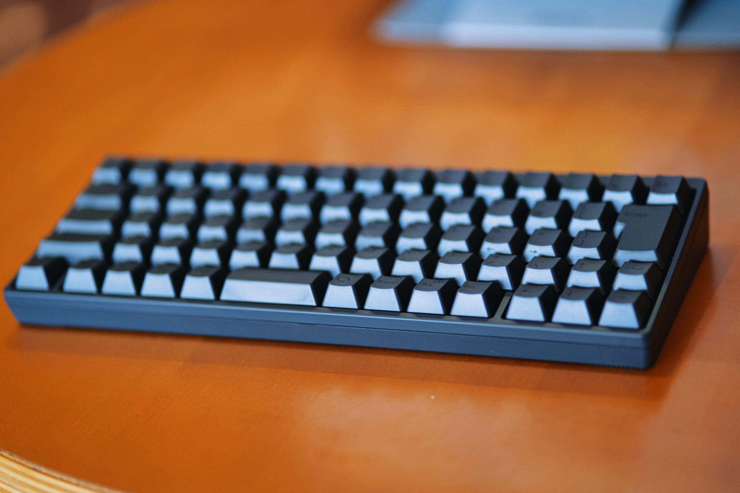 HHKB Professional HYBRID 日本語配列の斜め前方からの全体像