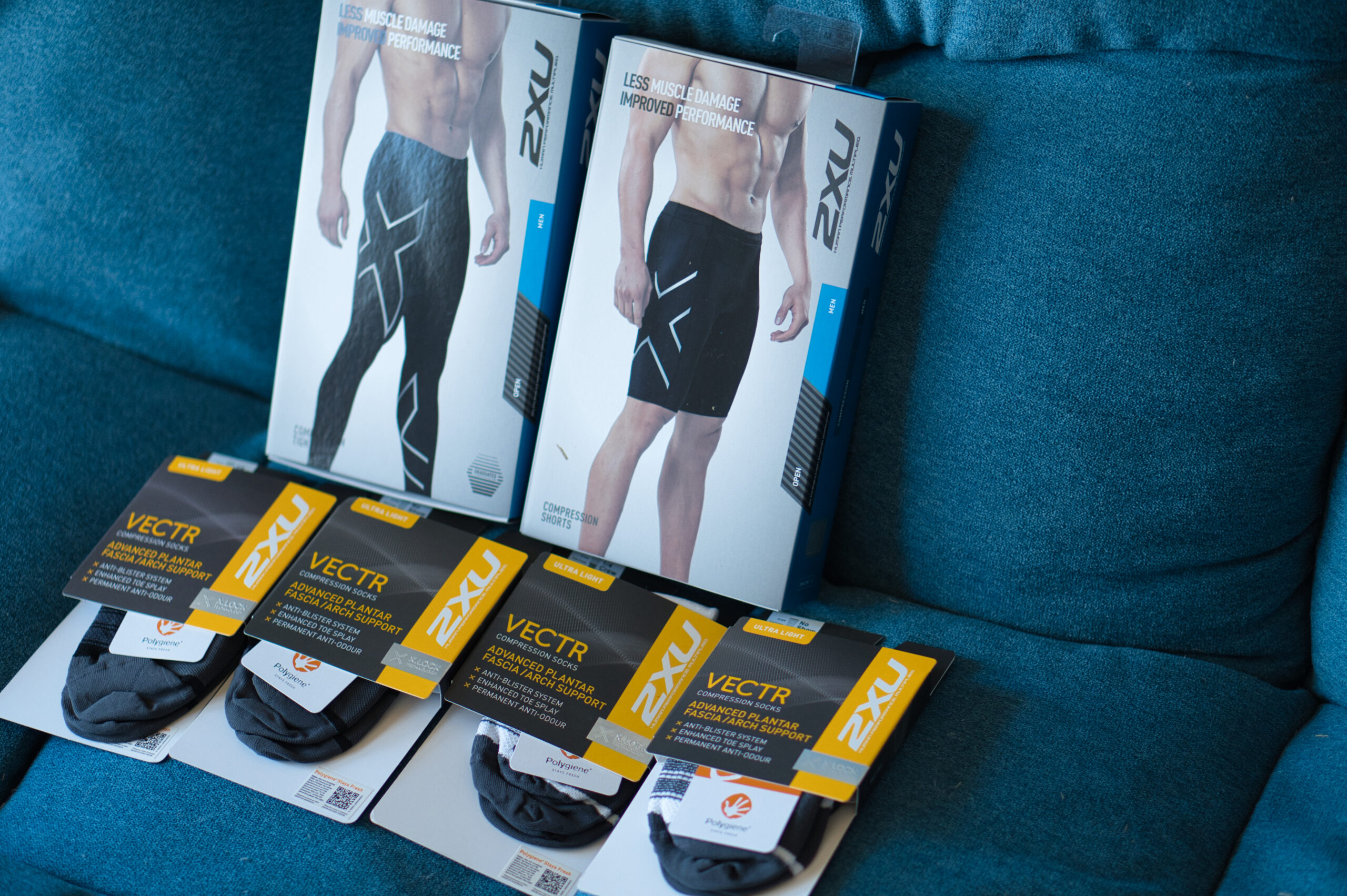 2XU タイツ・ショーツ・VECTRソックスを斜め上から見た全体俯瞰