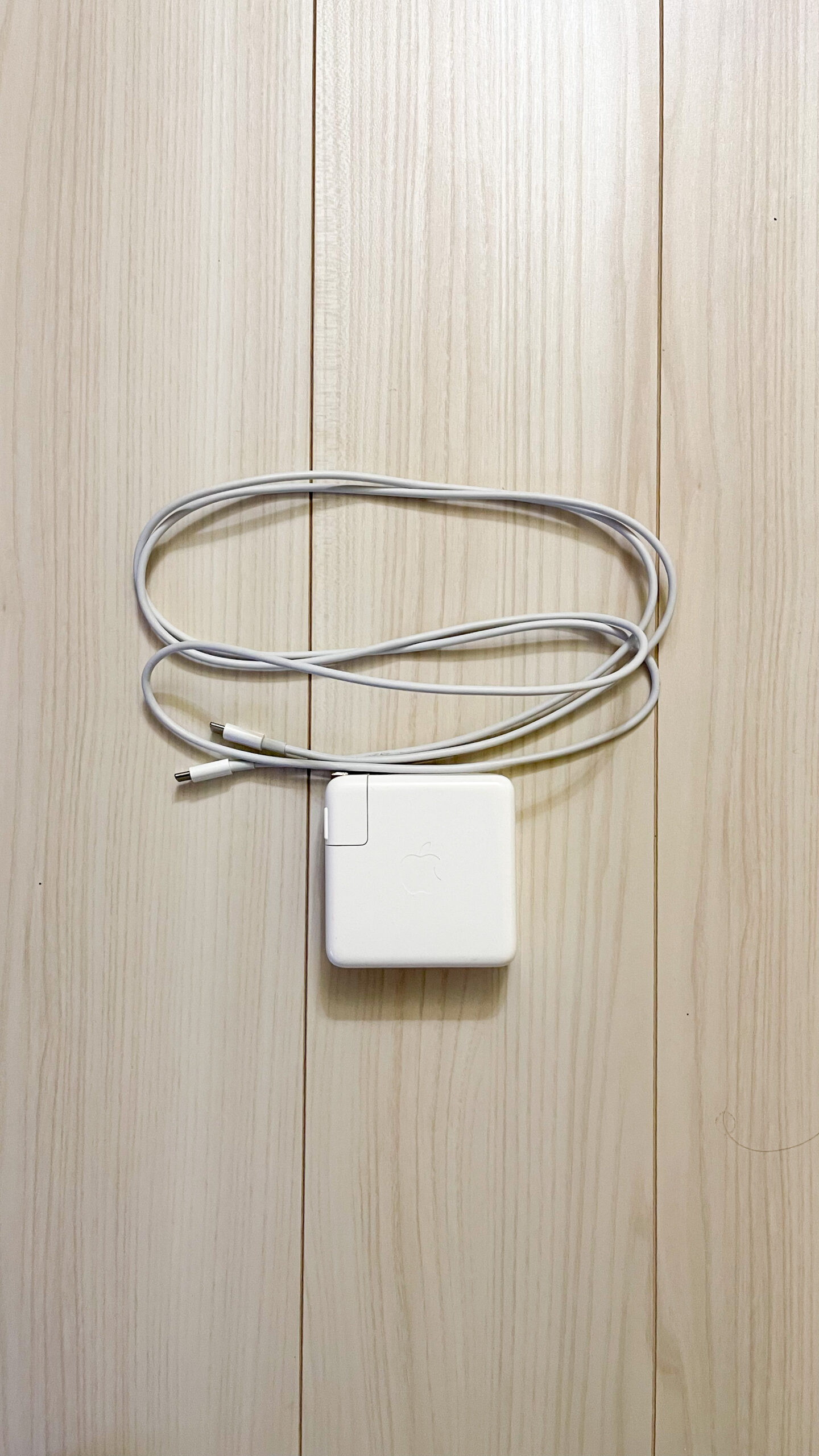 Apple純正87W USB-C電源アダプターとUSB-Cケーブル（MacBook Pro 15インチ付属）