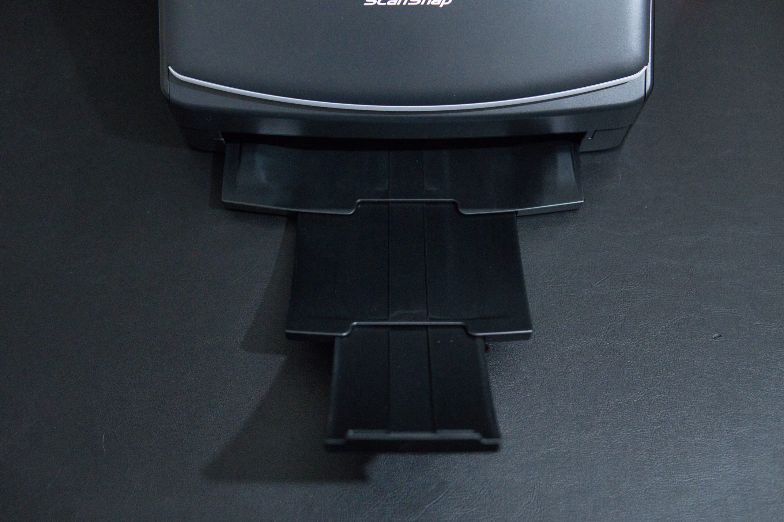 ScanSnap iX1600 の排紙スタッカーを展開した状態
