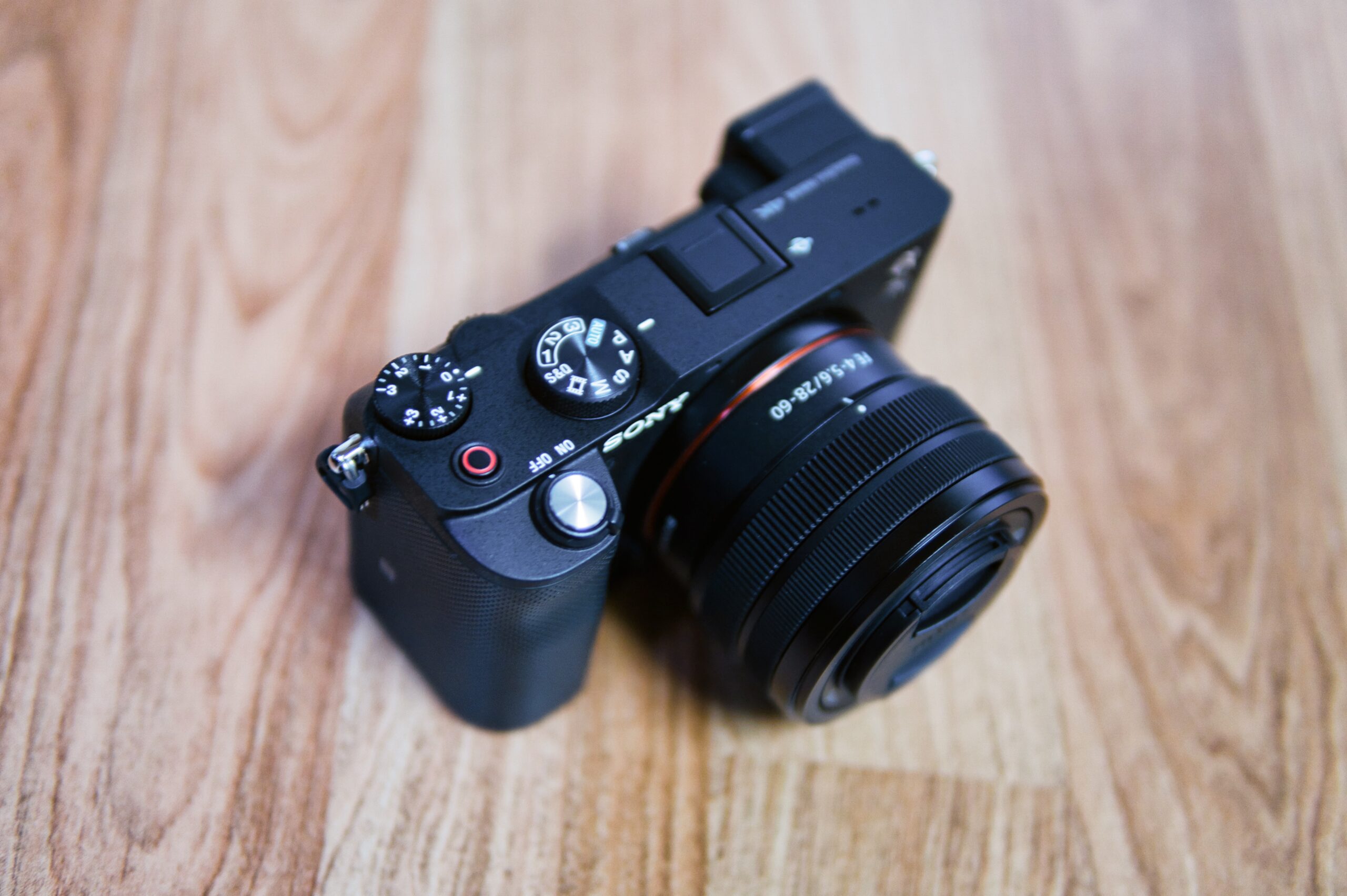 街に持ち出した α7C シルバー