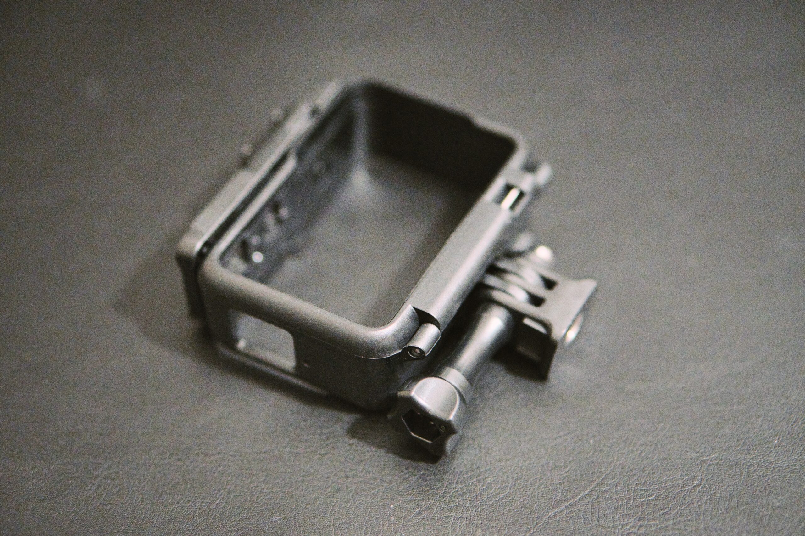 Insta360 ONE R Mounting Bracket の本体（プラスチック素材）