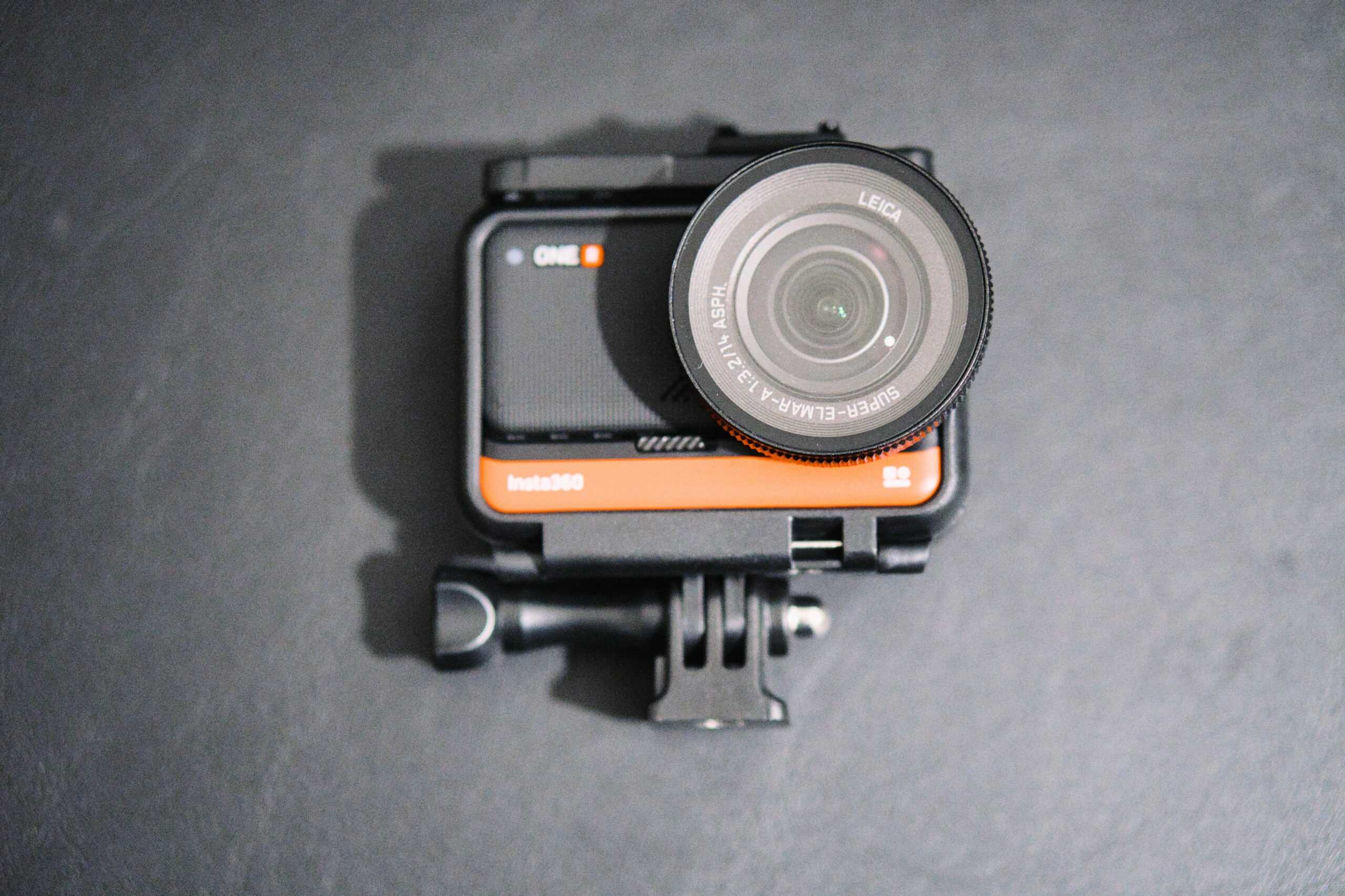 Insta360 ONE R 1インチモジュールを Mounting Bracket に装着した状態（非対応注意）