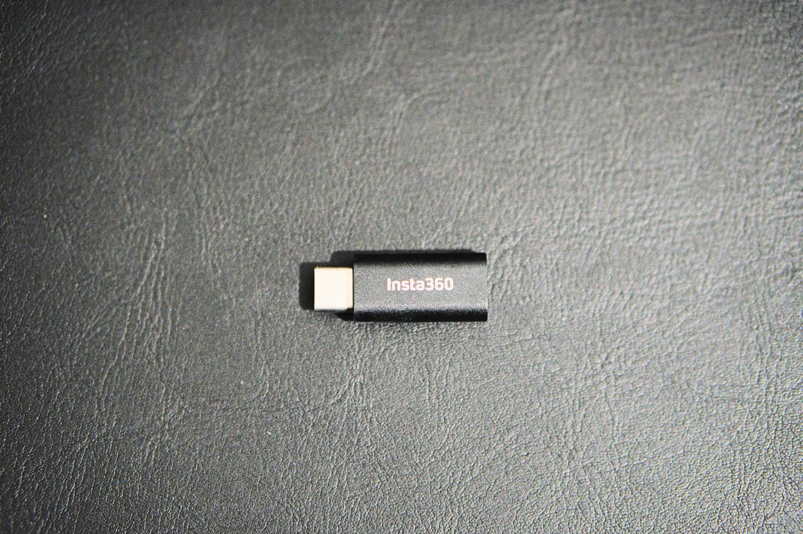 Insta360 ONE R Mic Adapter の USB Type-C 端子