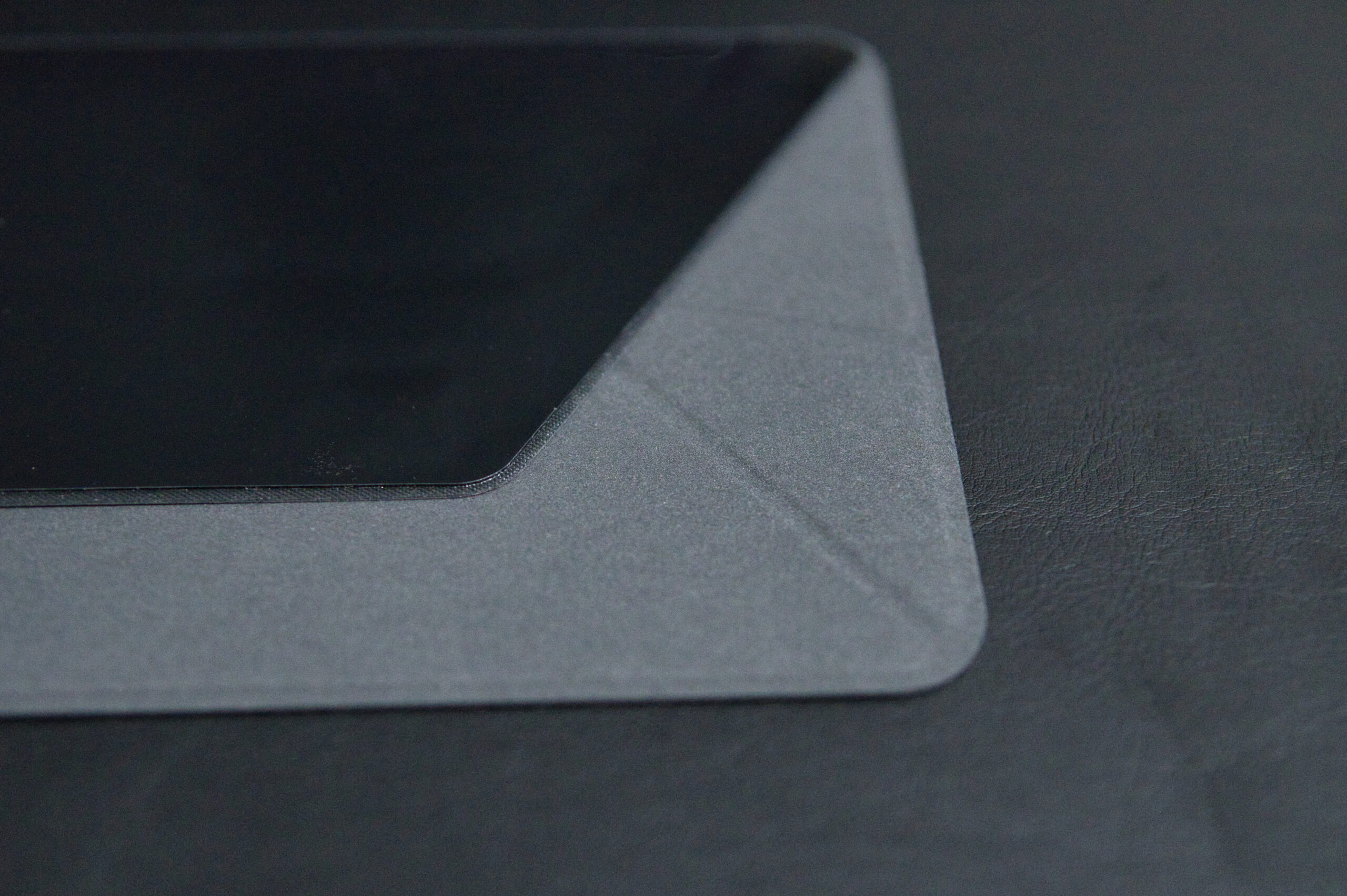 MOBO ORIGAMI STAND PC背面装着 横から見た状態
