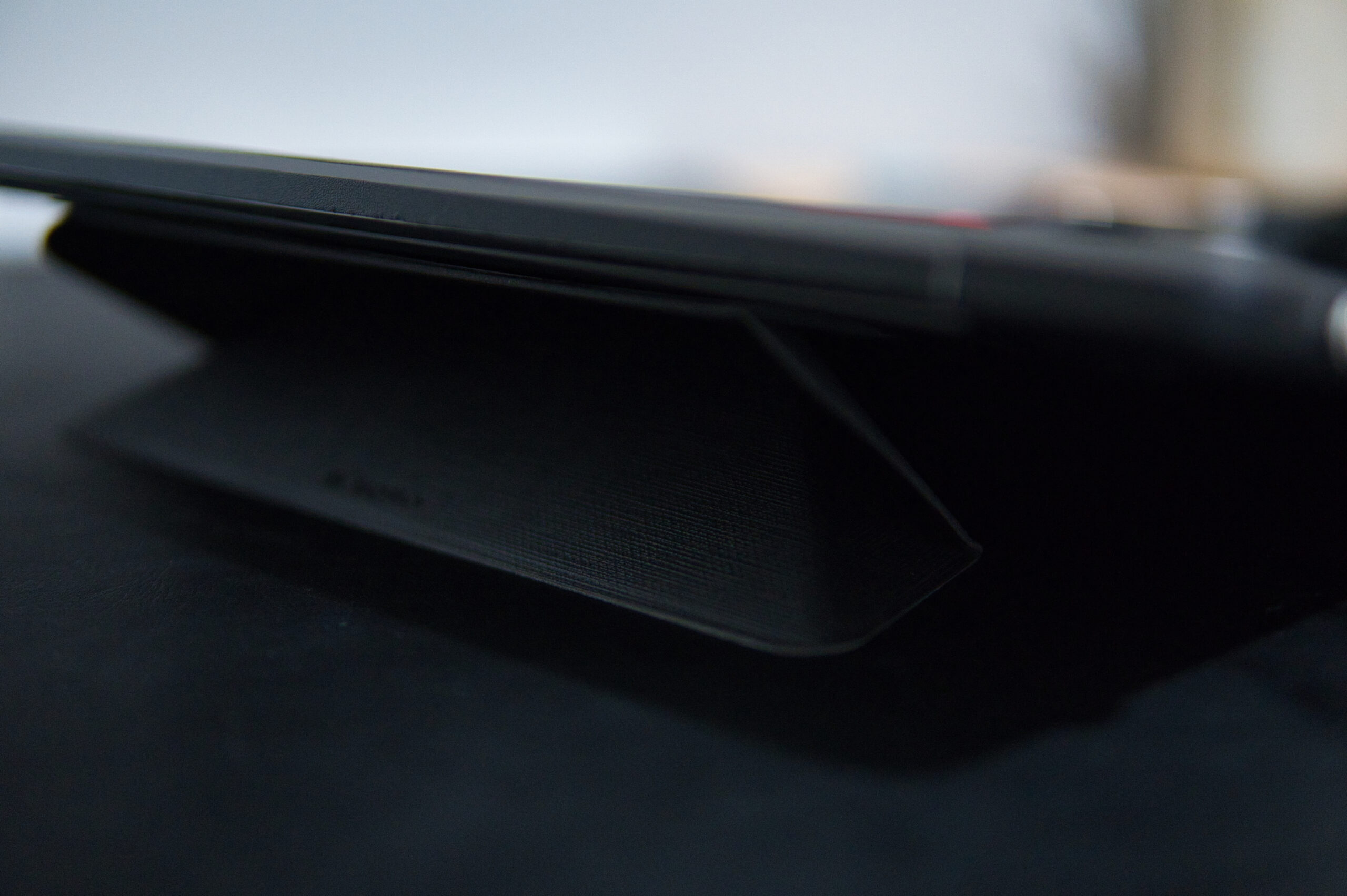 MOBO ORIGAMI STAND MacBook Pro 実使用 デスクで作業