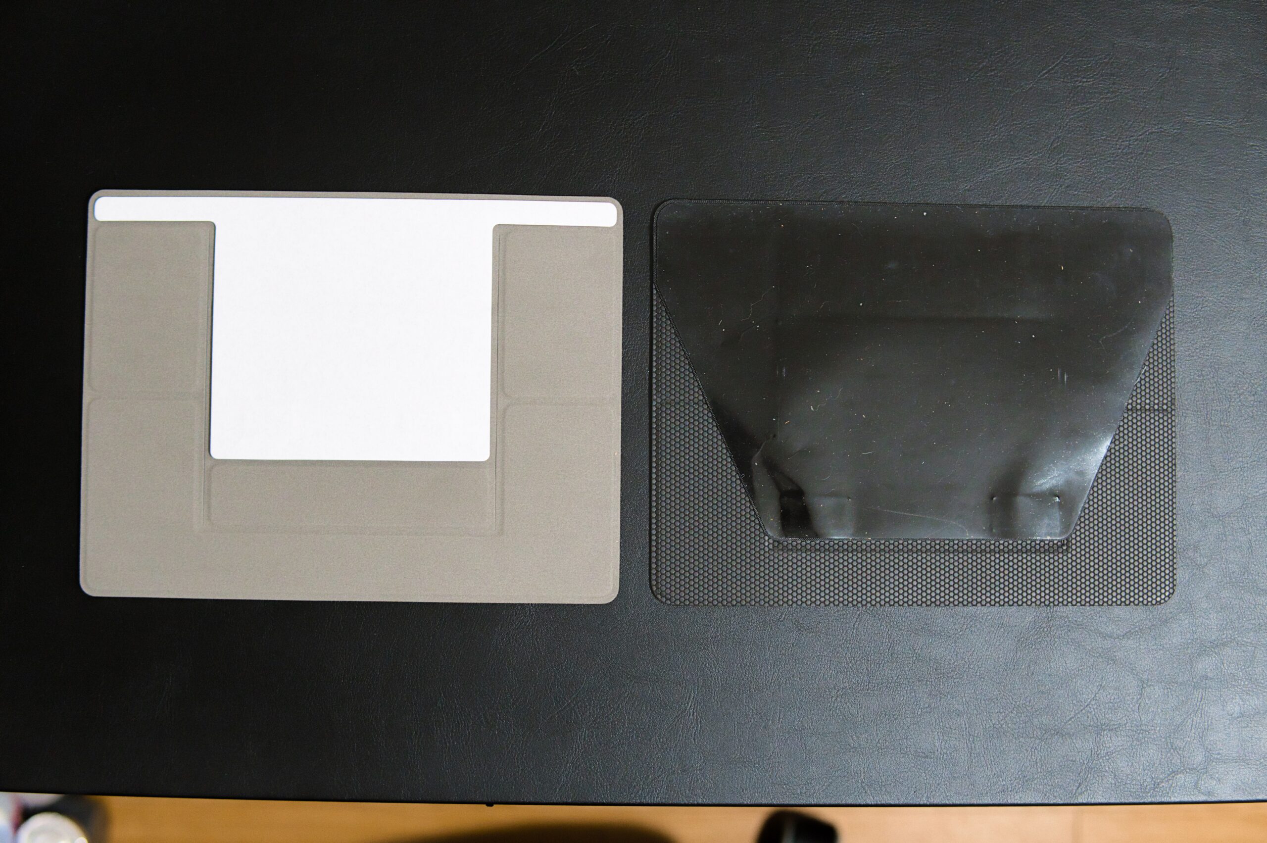 VINCI を MacBook 底面から剥がす作業