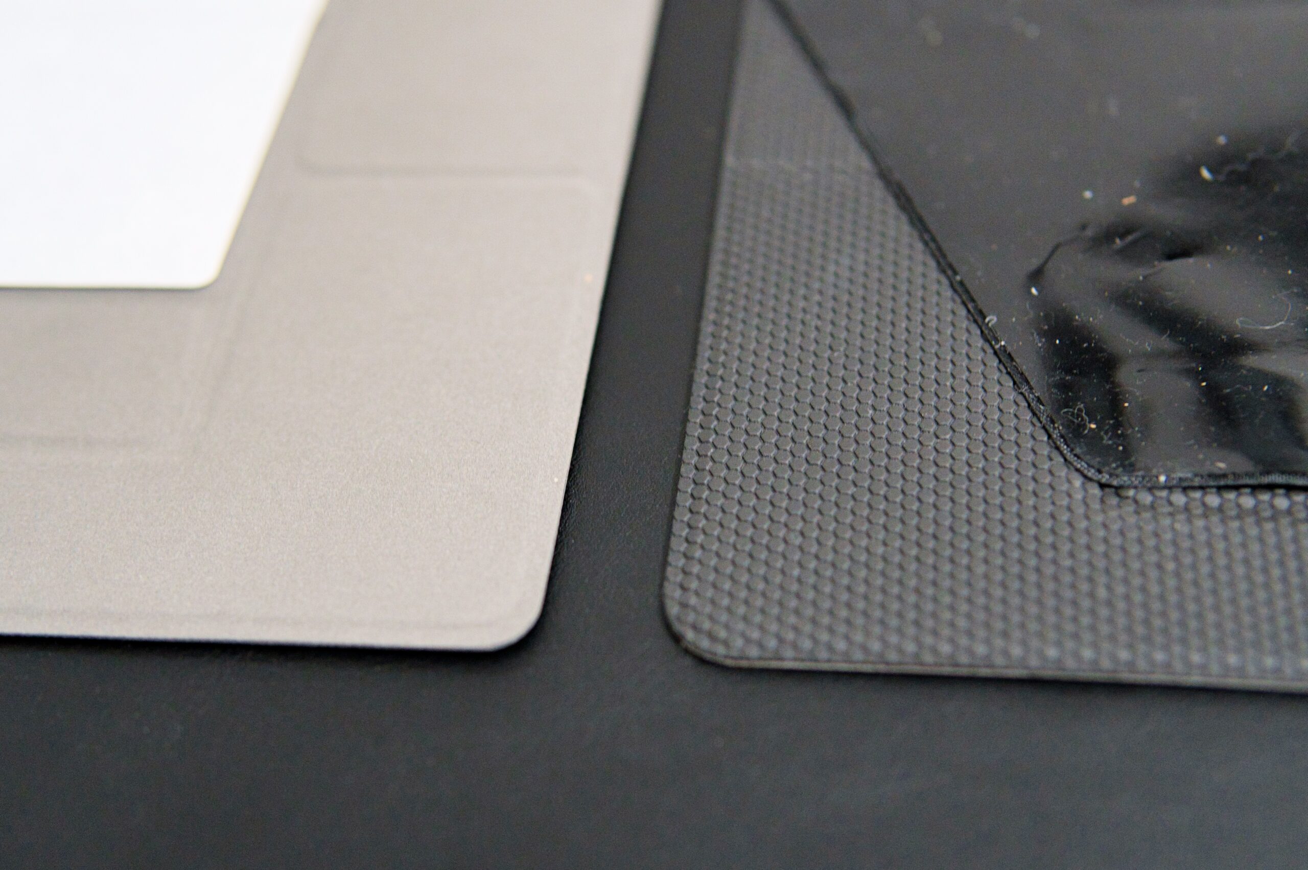 MacBook 底面に折りたたまれた VINCI(3mm厚)