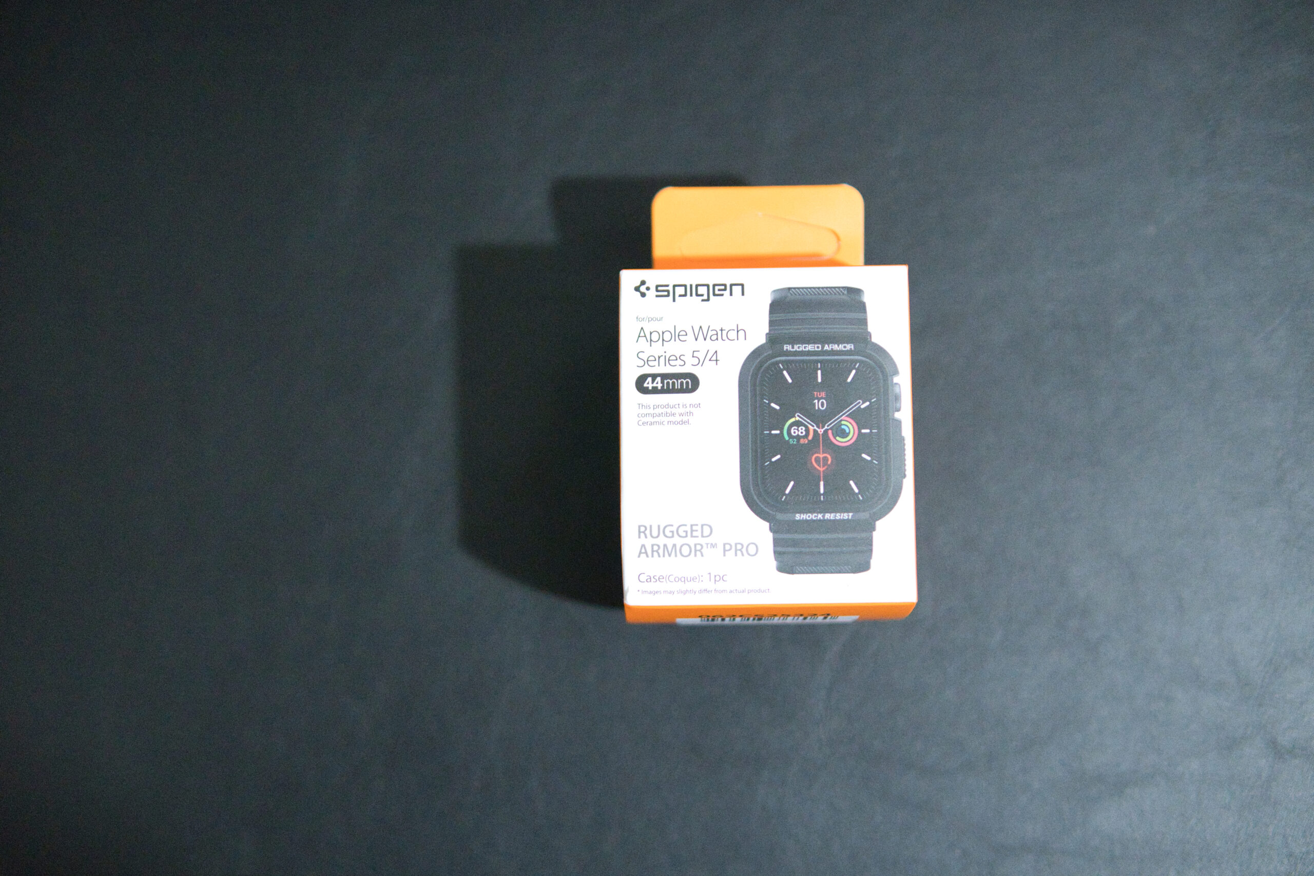 Spigen Rugged Armor PRO Apple Watch 正面パッケージ