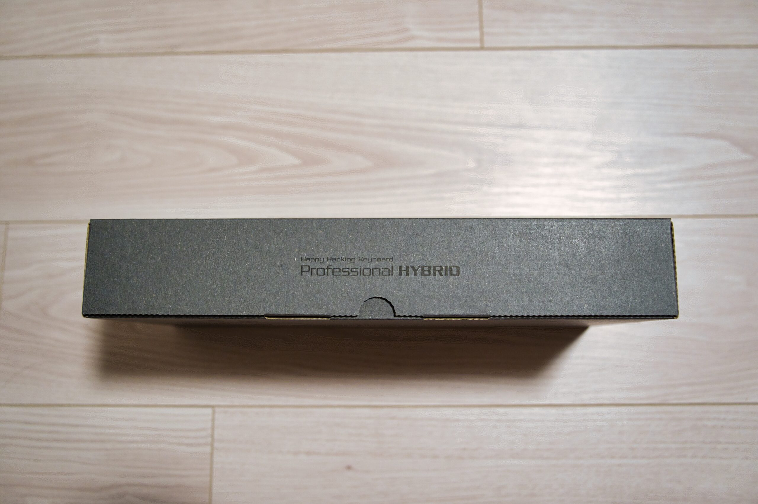 HHKB 30周年記念モデルの化粧箱側面、Happy Hacking Keyboard Professional HYBRIDのロゴ印字